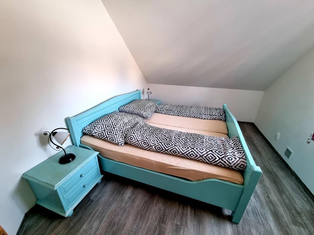 Dum A Chatka Pod Smrkem Nove Mesto pod Smrkem Kültér fotó